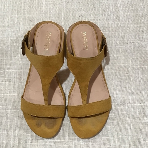 Kenneth Cole Reaction Women's Gold Suede-like Sandals - Picture 1 of 5